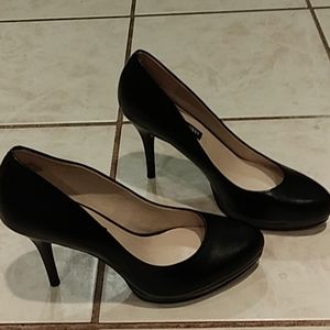 Nine West black heals size 8